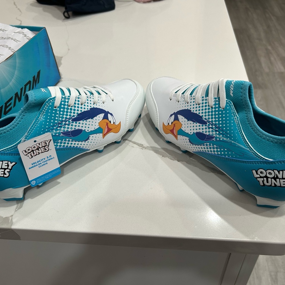 phenom looney tunes cleats size 7 NWT Velocity 3.0 American Football Cleats